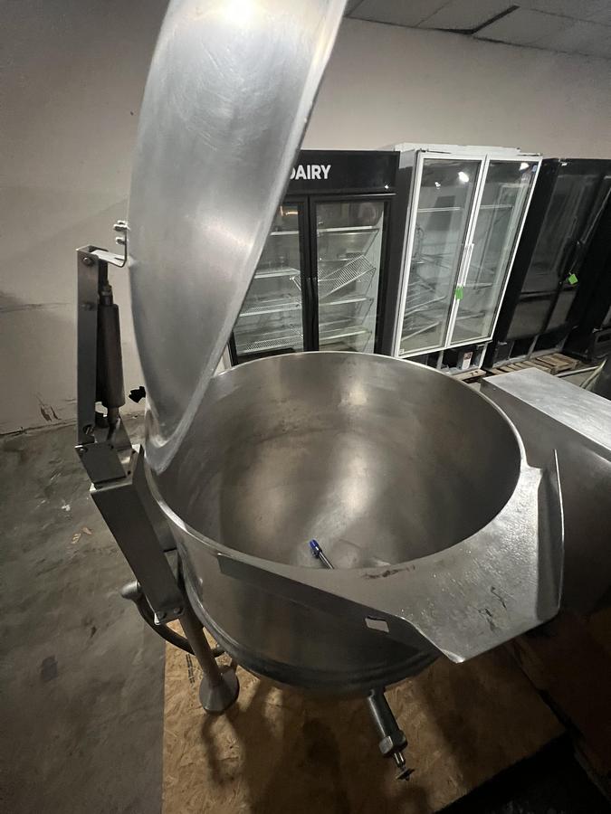 Refurbished Groen 25 Gallon Natural Gas Tilting Steam Jacketed Kettle w/ Lid Commercial
