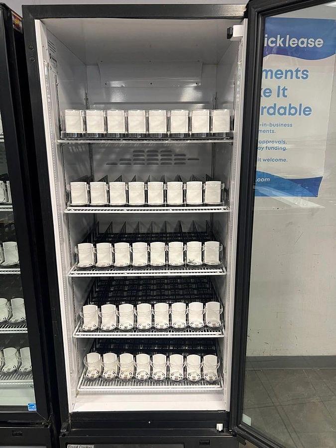 Used ROYAL VENDORS RVCF-027 SINGLE GLASS DOOR REFRIGERATOR MERCHANDISER USEDROYAL VENDORS RVCF-027 SINGLE GLASS DOOR REFRIGERATOR MERCHANDISER USED