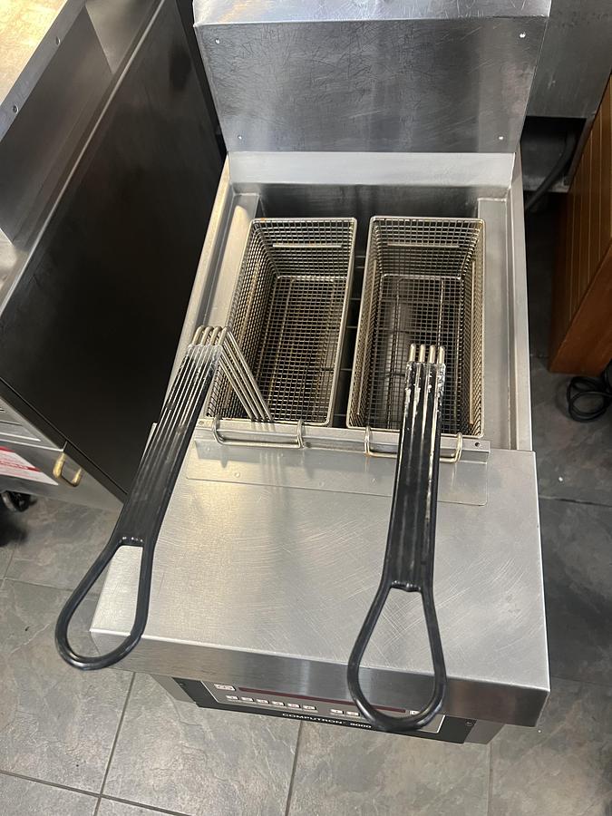 Used Henny Penny Computron 8000 Commercial Electric Fryer