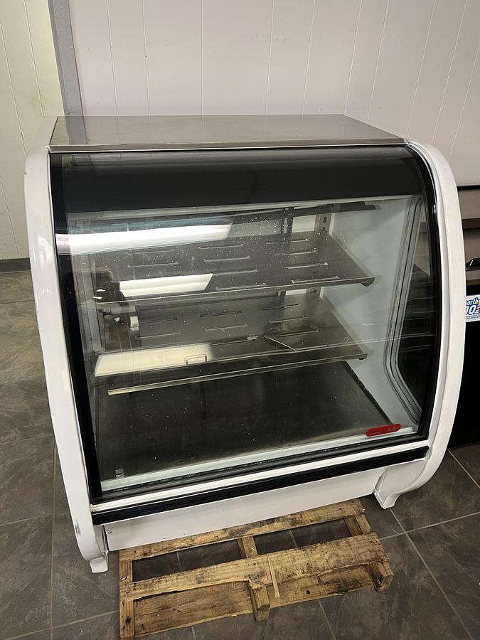 Refurbished Tor Rey Refrigerated Deli Display Case Curved Glass Commercial Merchandiser