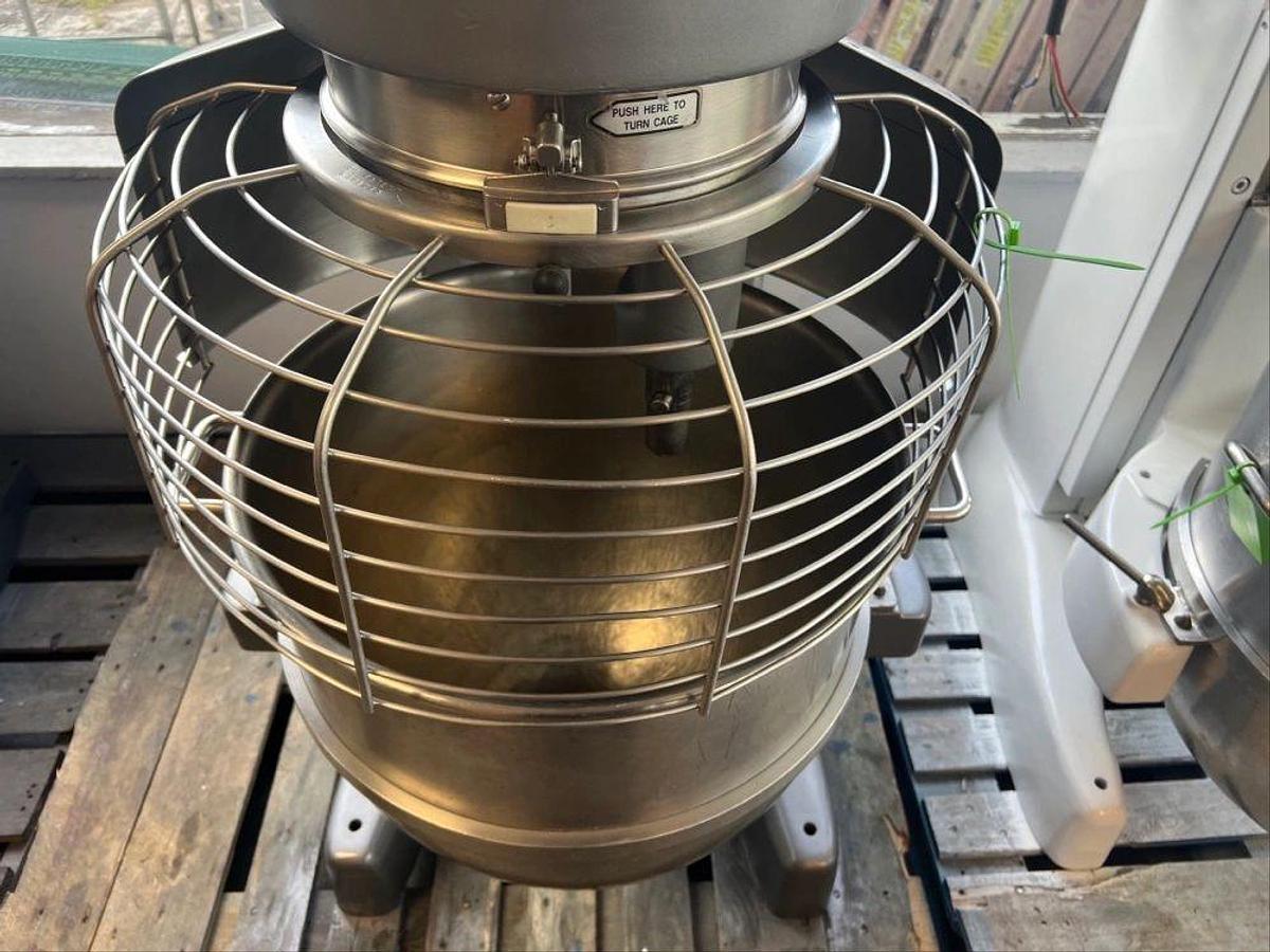 Used HOBART M-802 3HP STAINLESS STEEL BOWL & HOOK WITH BOWL GUARD 200V/60/1PHHOBART M-802 3HP STAINLESS STEEL BOWL & HOOK WITH BOWL GUARD 200V/60/1PH
