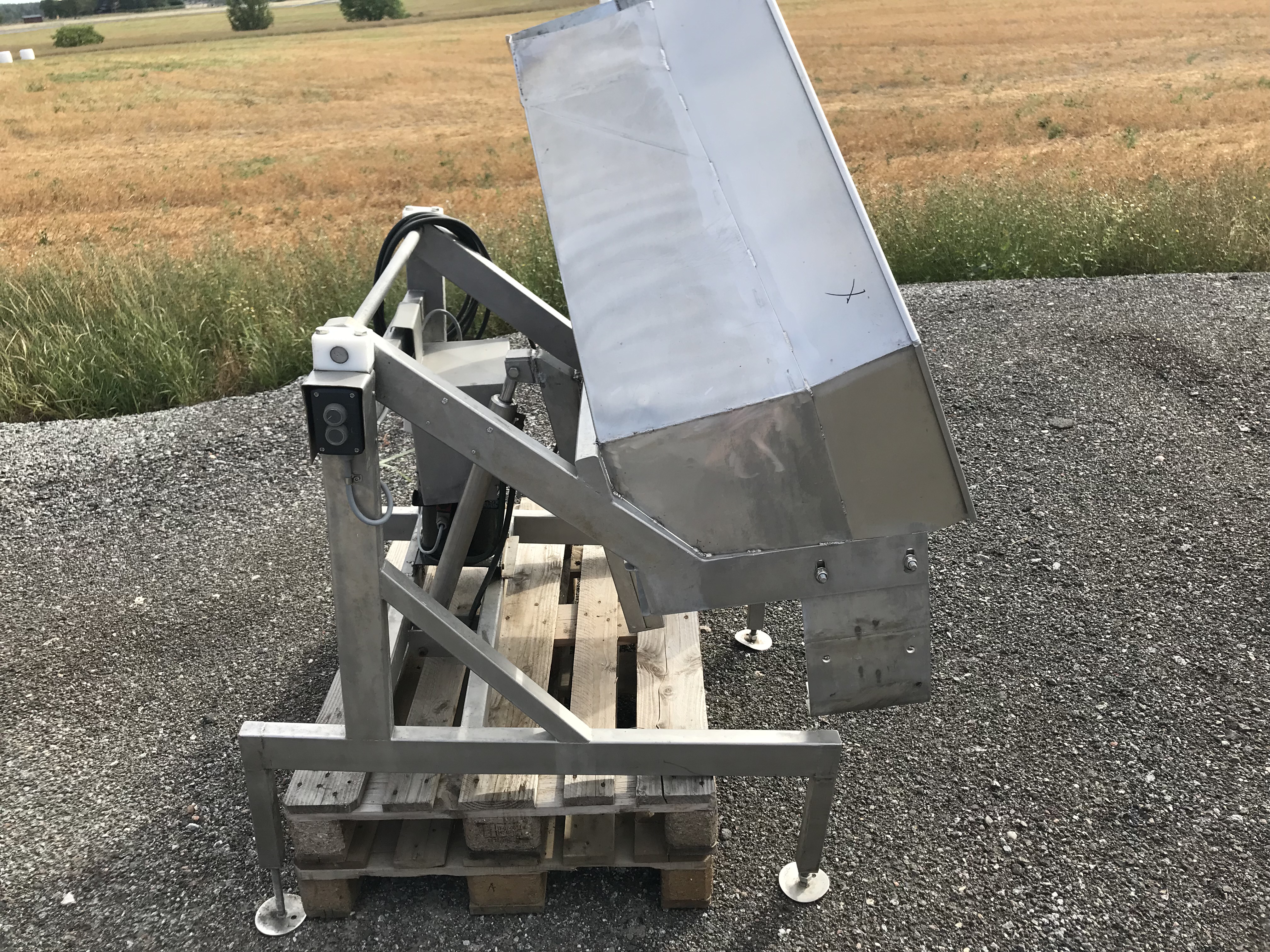 Begagnad Skänkvagnstipp 120cm med tratt