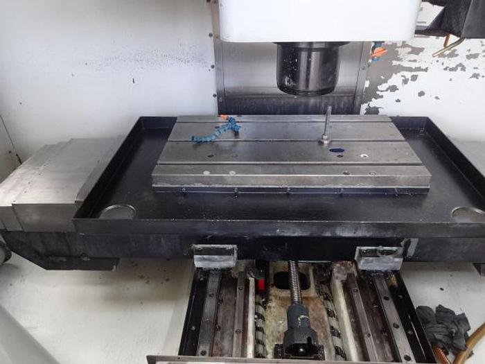 Utilisé Centre d’usinage vertical 3 axes Marque MIKRON – HAAS