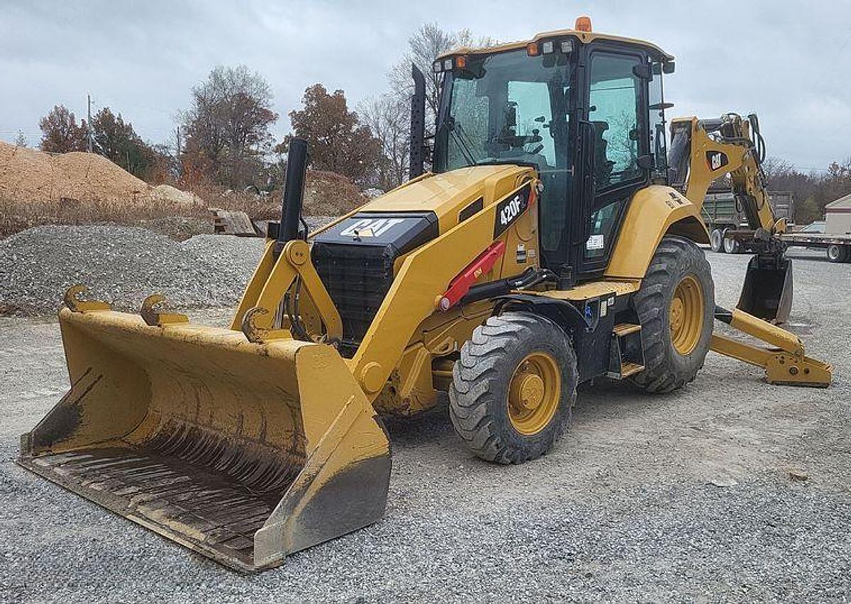 Used 2018 Caterpillar 420F2