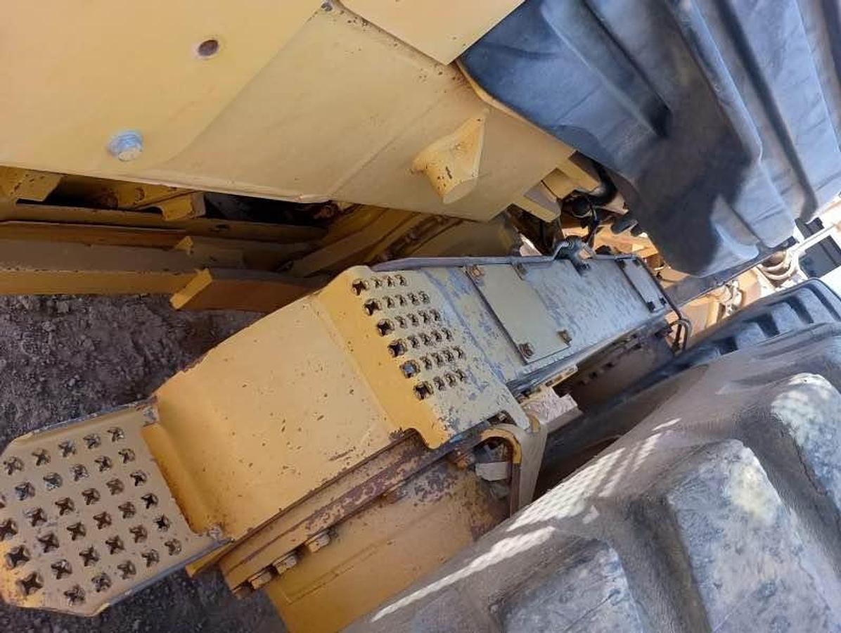 Used 2001 Cat 140H Motor Grader