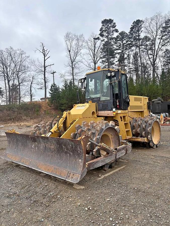 Used 2007 CAT 815F2 Soil Compactor