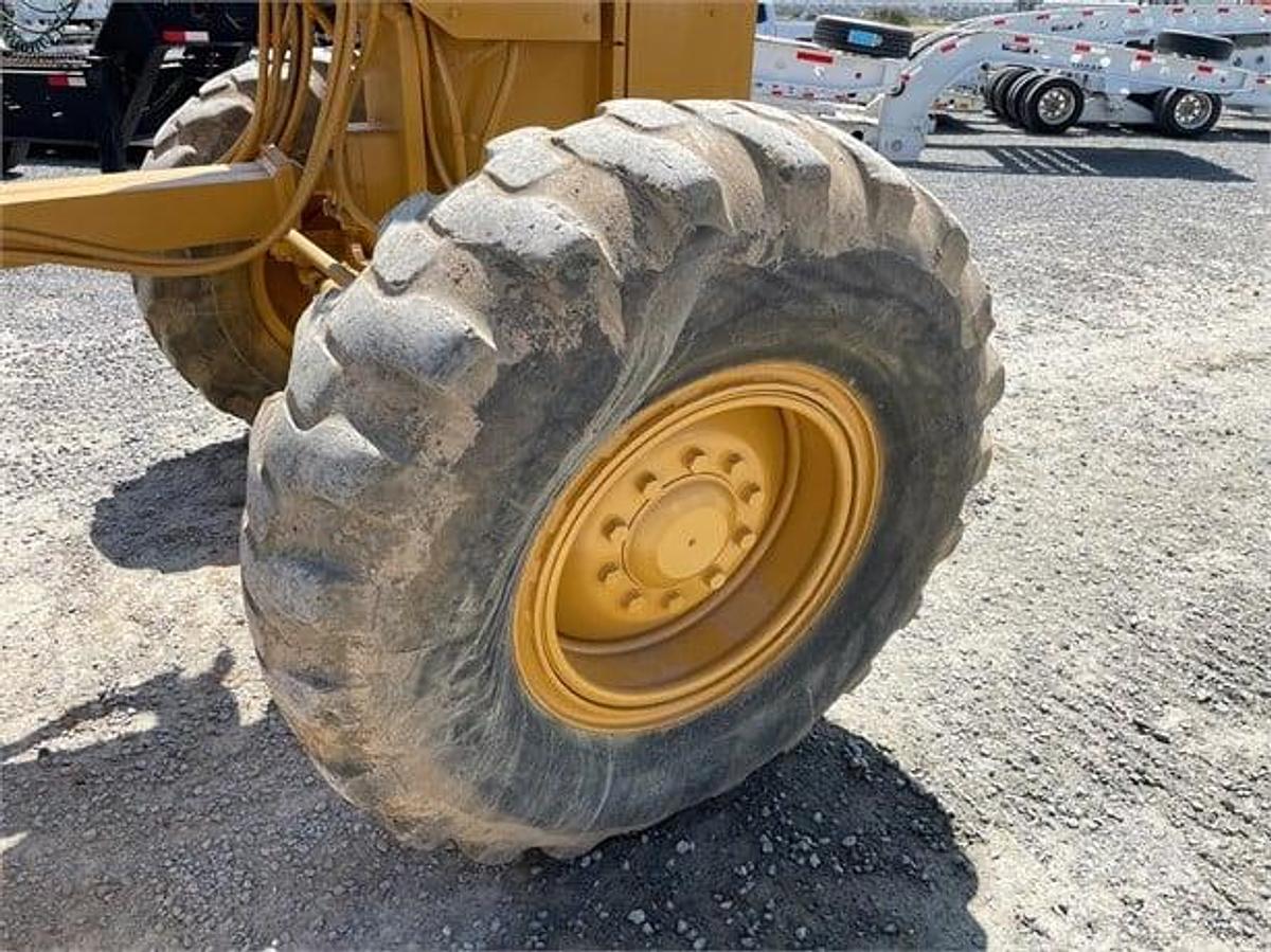 Used 1995 Caterpillar 140H