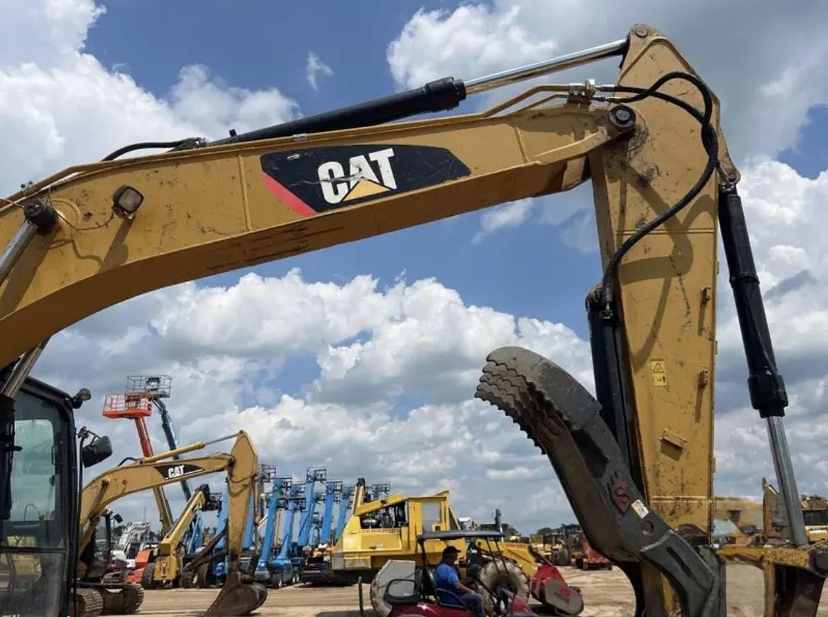 Used 2017 Caterpillar 320FL