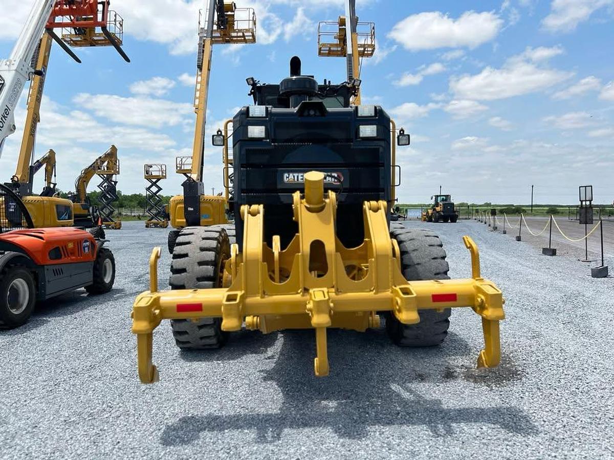 Used 2015 Caterpillar 140M3