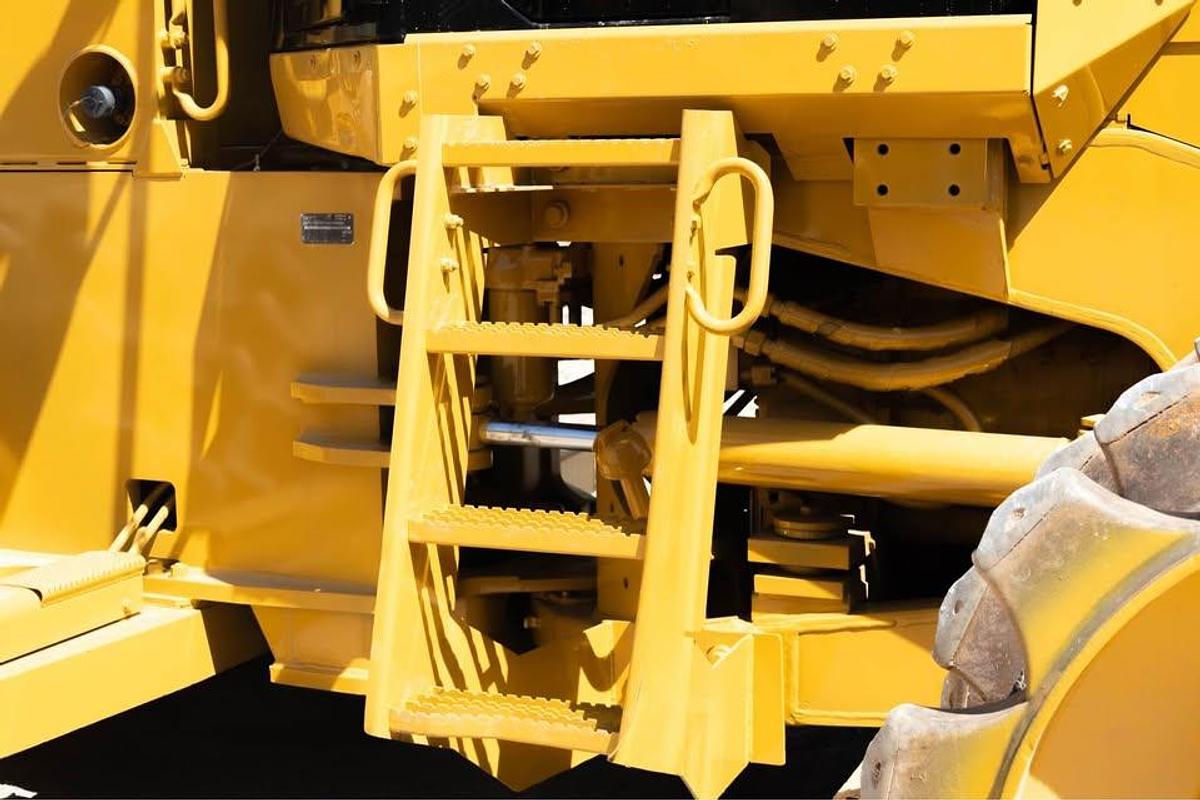 Used 2014 Caterpillar 815F Soil Compactor