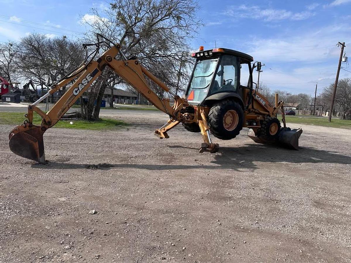 Used 2010 Case 580M