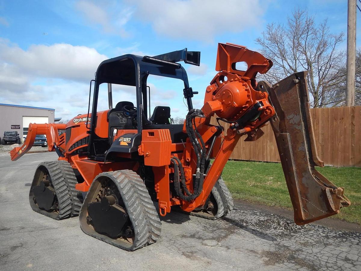Used 2015 DITCH WITCH RT120 QUAD