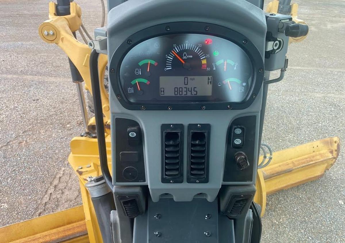 Used 2010 Caterpillar 140M