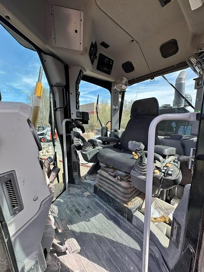 Used 2014 CAT 140M2