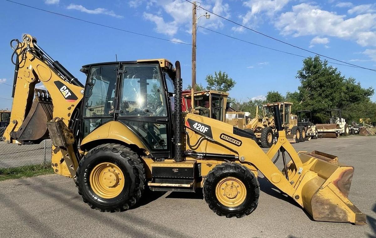 Used 2014 Caterpillar 420F