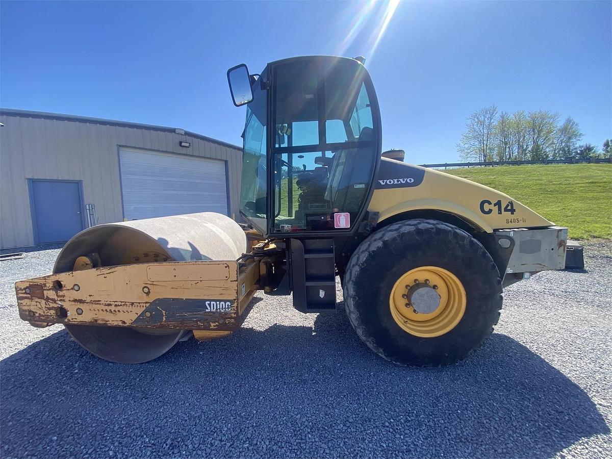 Used 2012 VOLVO SD100D