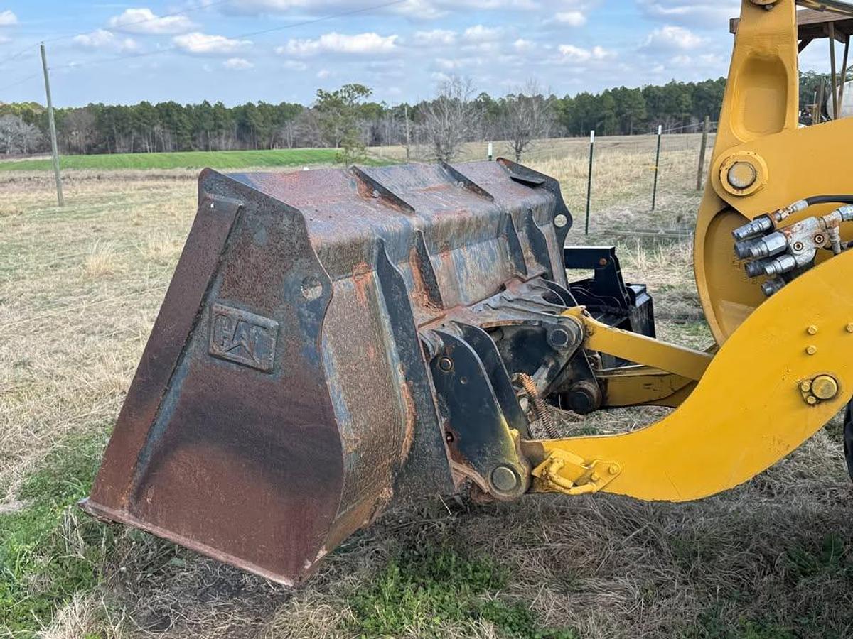 Used 2010 CAT 906H