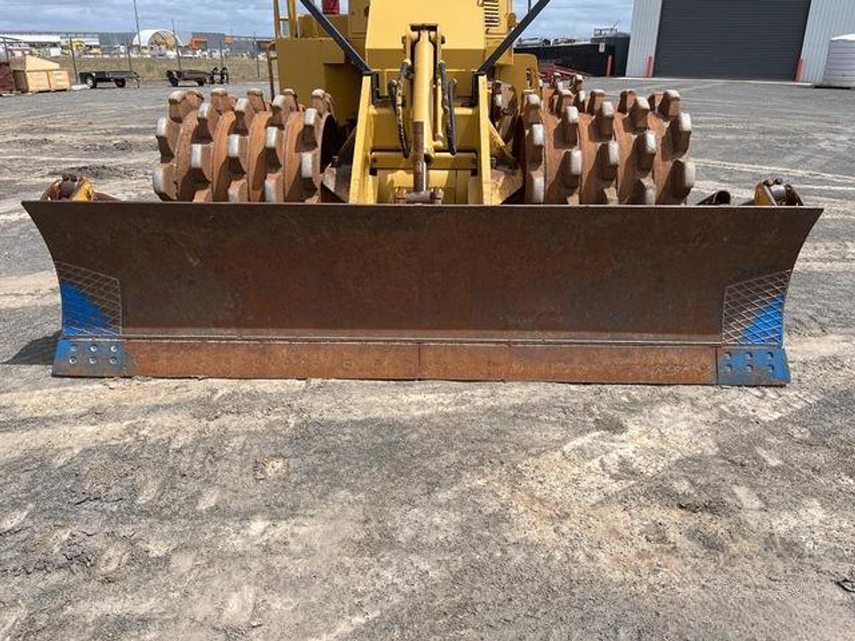 Used 2006 CAT 815F