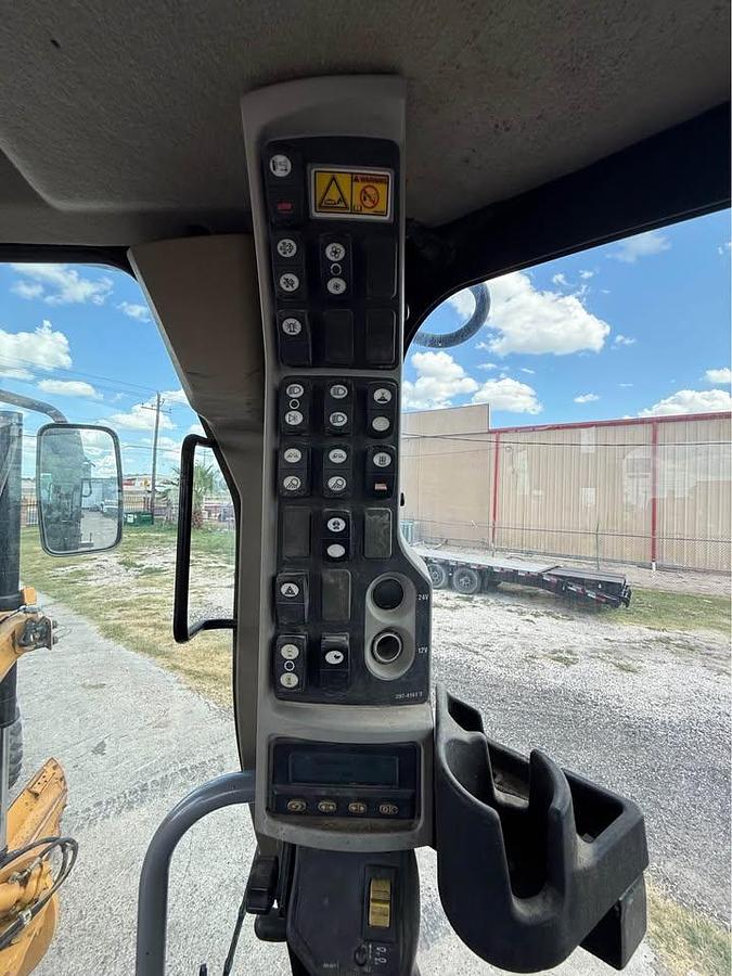 Used 2012 Caterpillar 140M2