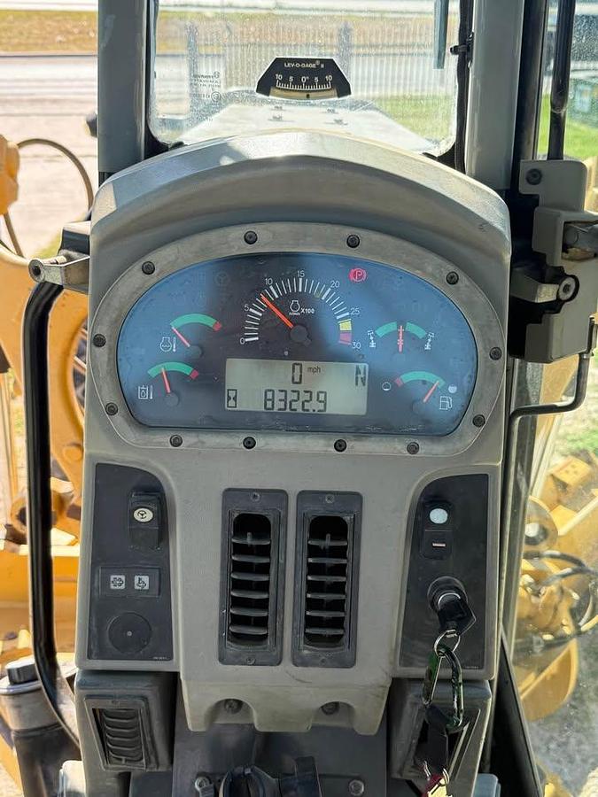 Used 2012 Caterpillar 140M2