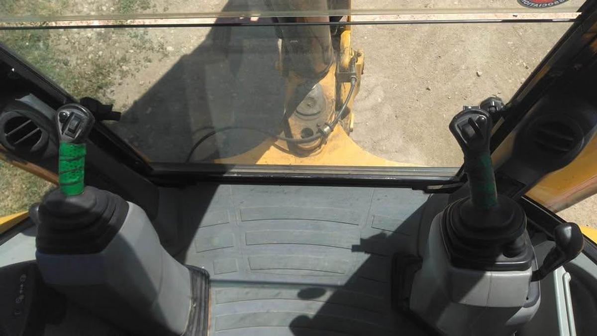 Used 2013 CAT 420F