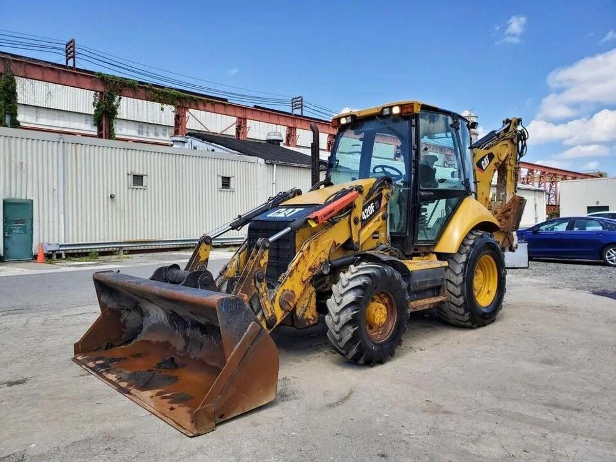Used 2015 Caterpillar 420f it