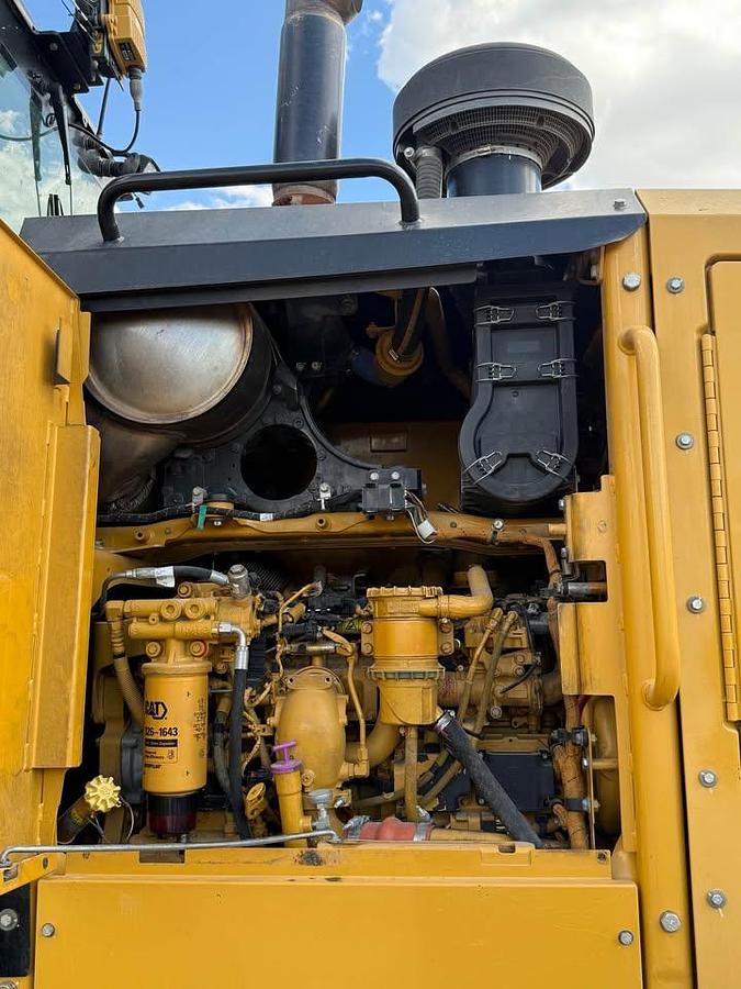 Used 2012 Caterpillar 140M2