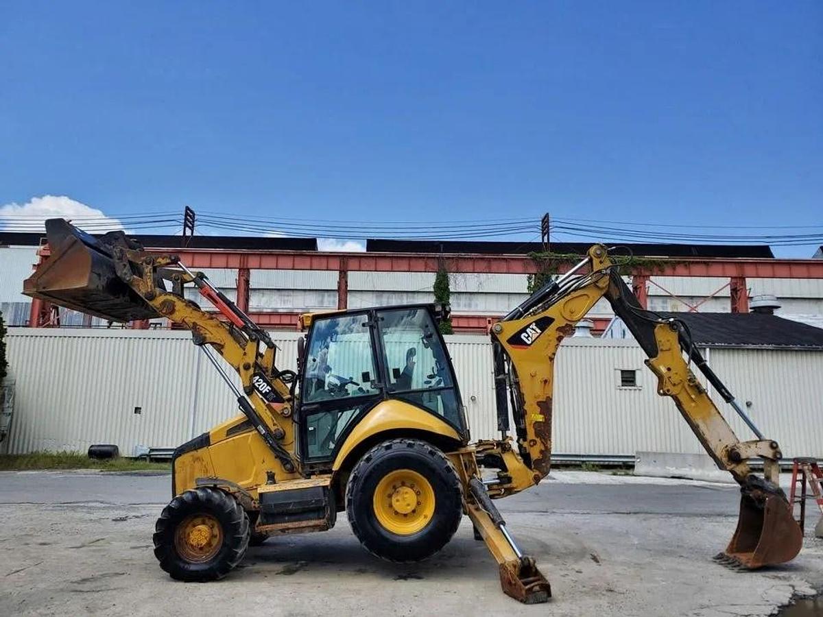 Used 2015 Caterpillar 420f it