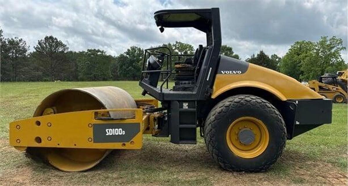 Used 2011 VOLVO SD100D