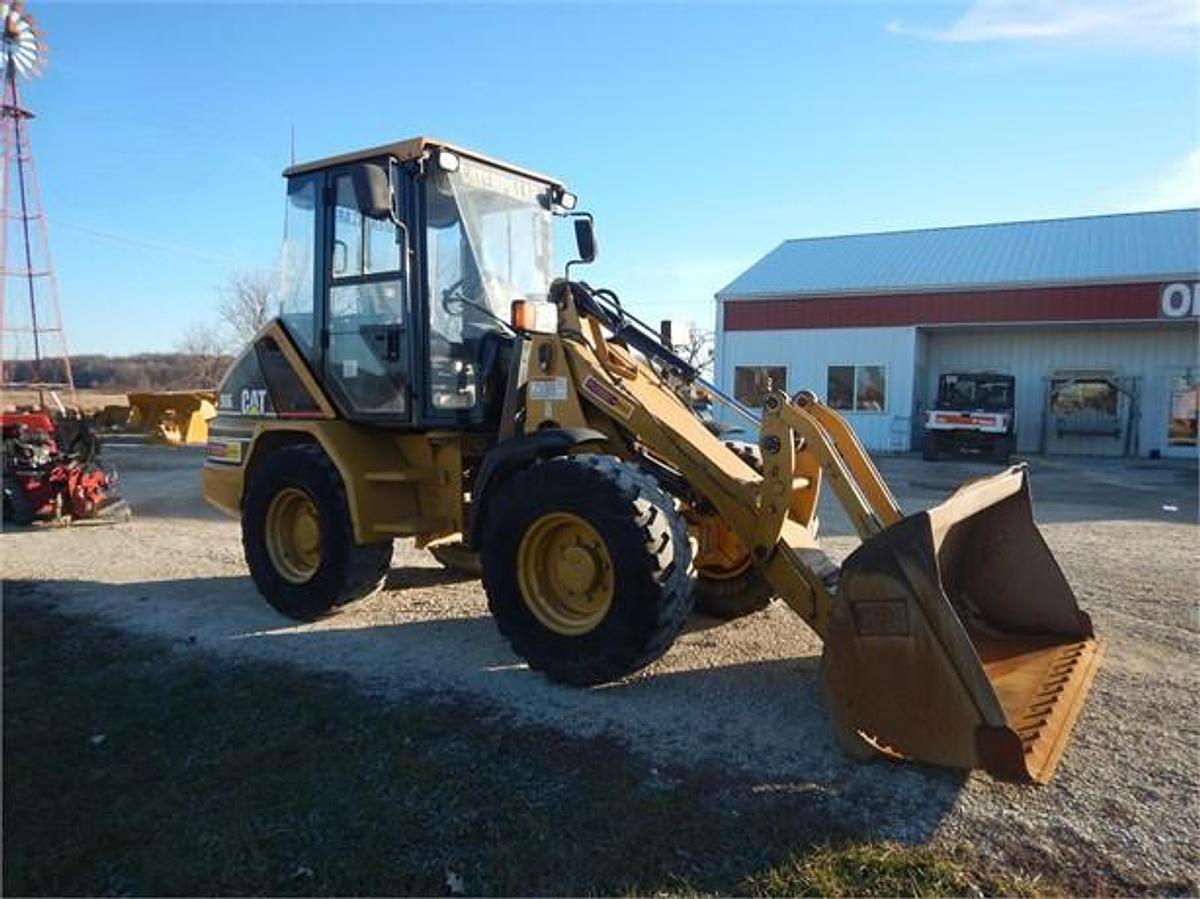 Used 2001 CATERPILLAR 906