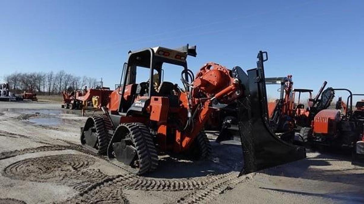 Used 2011 DITCH WITCH RT115 QUAD