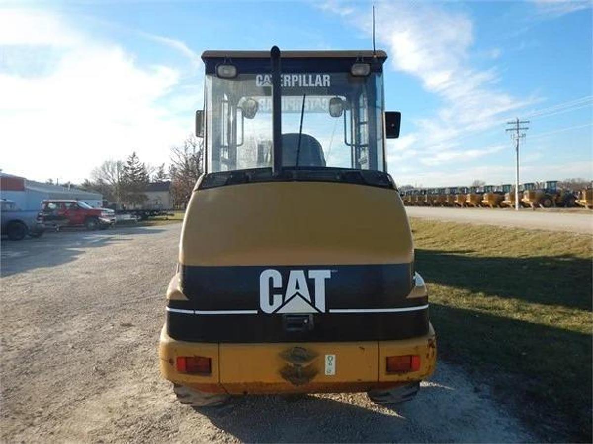 Used 2001 CATERPILLAR 906
