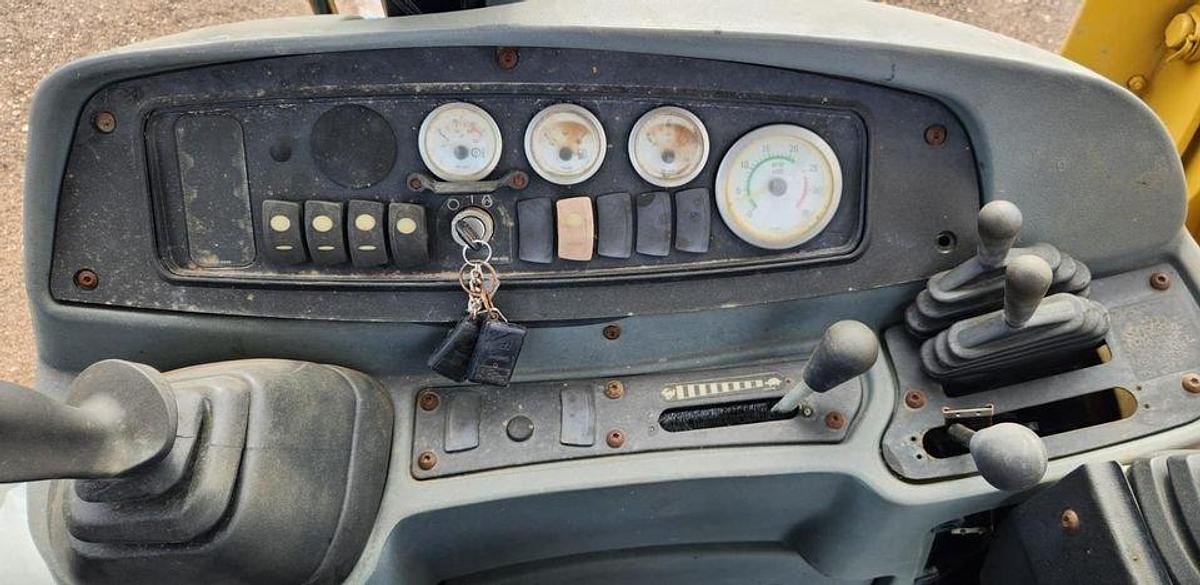 Used 2004 CATERPILLAR 420D 4x4 EXT-HOE