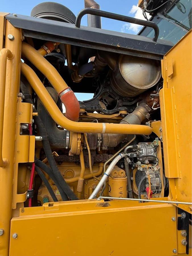 Used 2012 Caterpillar 140M2