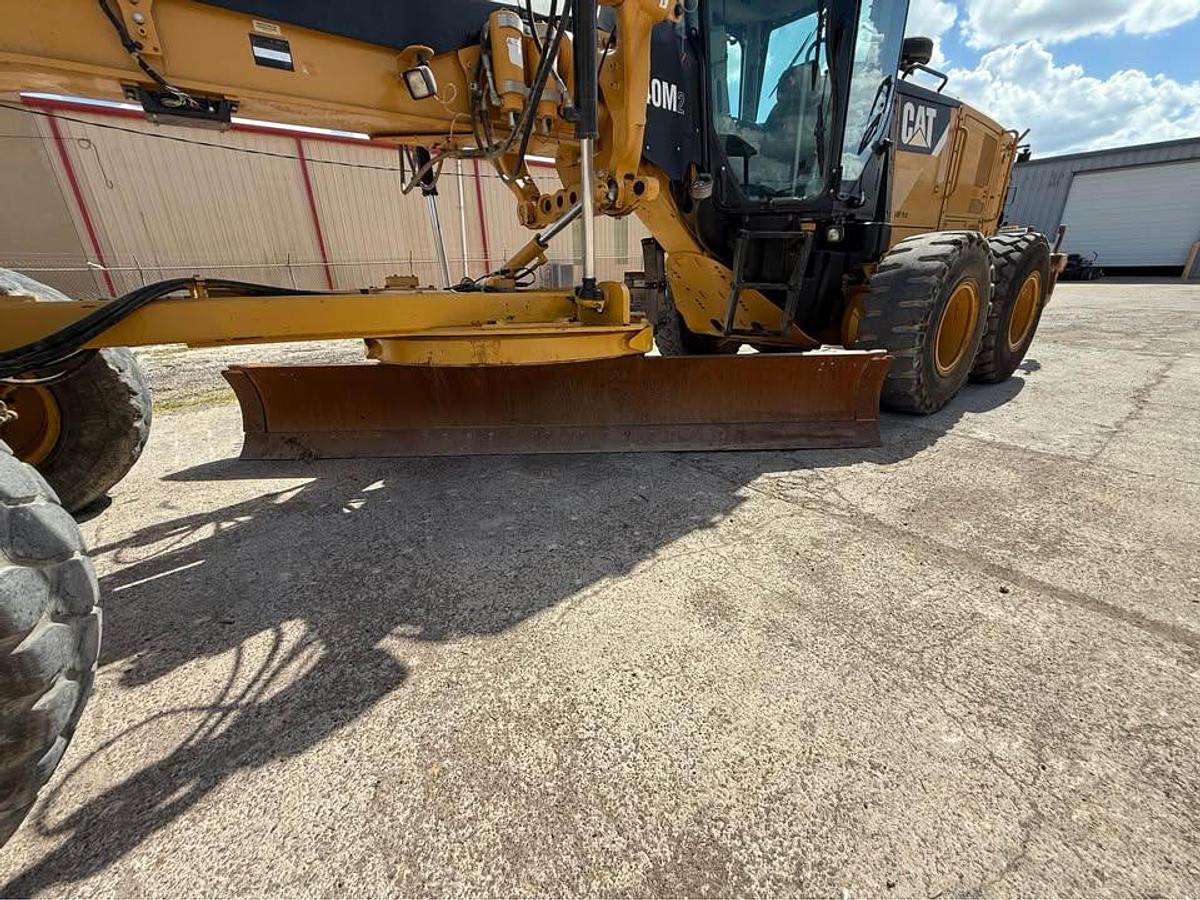 Used 2012 Caterpillar 140M2
