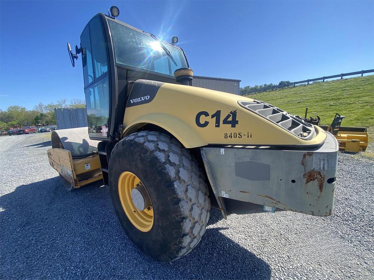 Used 2012 VOLVO SD100D