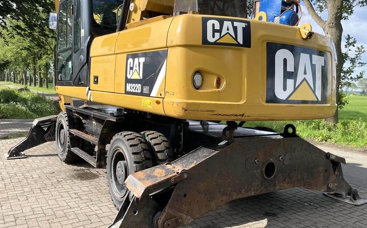Used 2014 Cat m322D