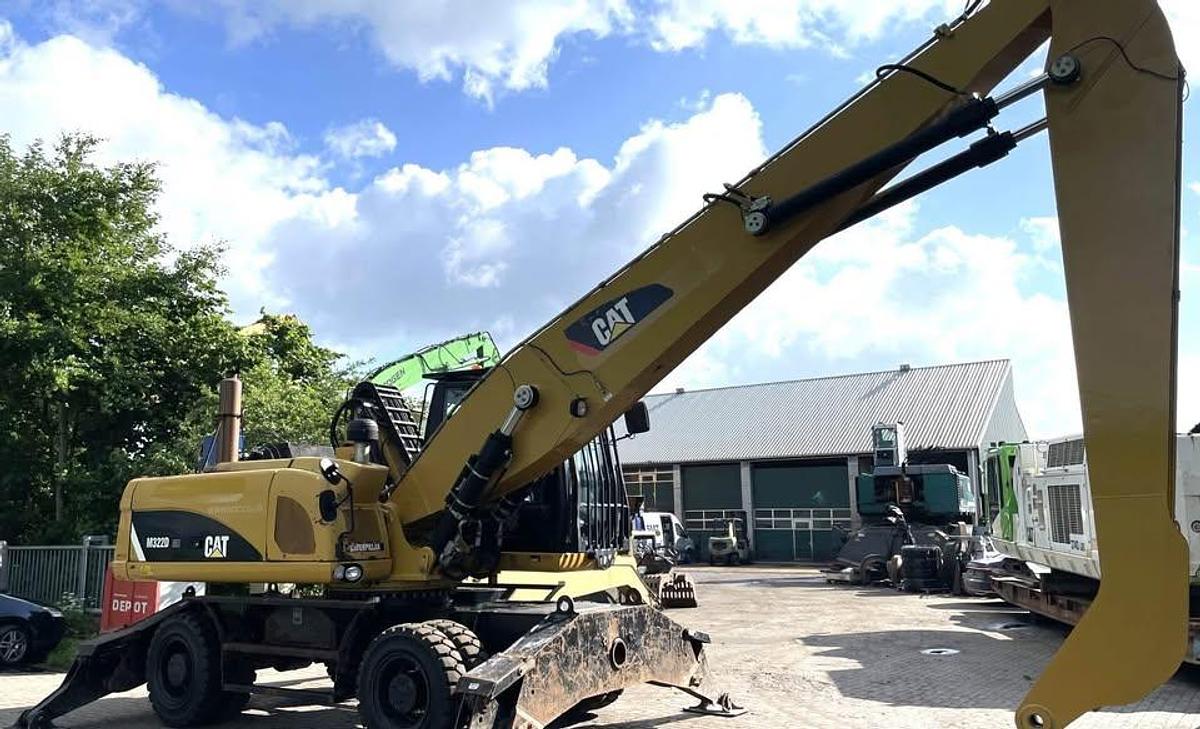 Used 2014 Cat m322D