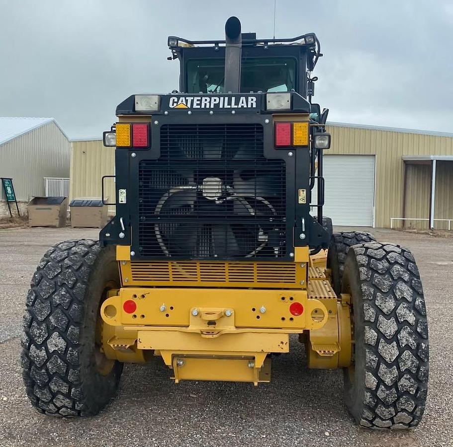 Used 2010 Caterpillar 140M