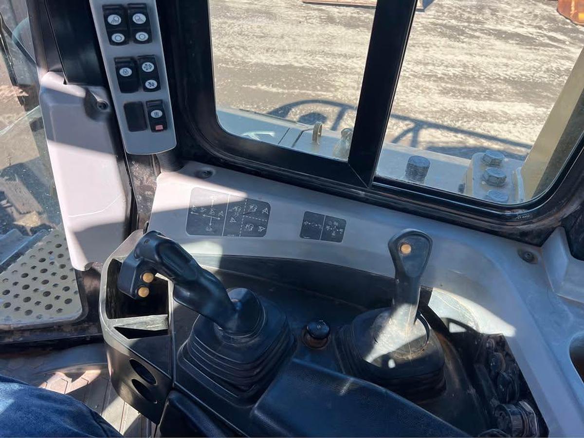 Used 2019 Caterpillar D6T XL / Ripper