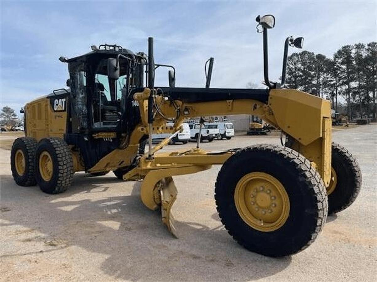 Used 2014 Caterpillar 140M2