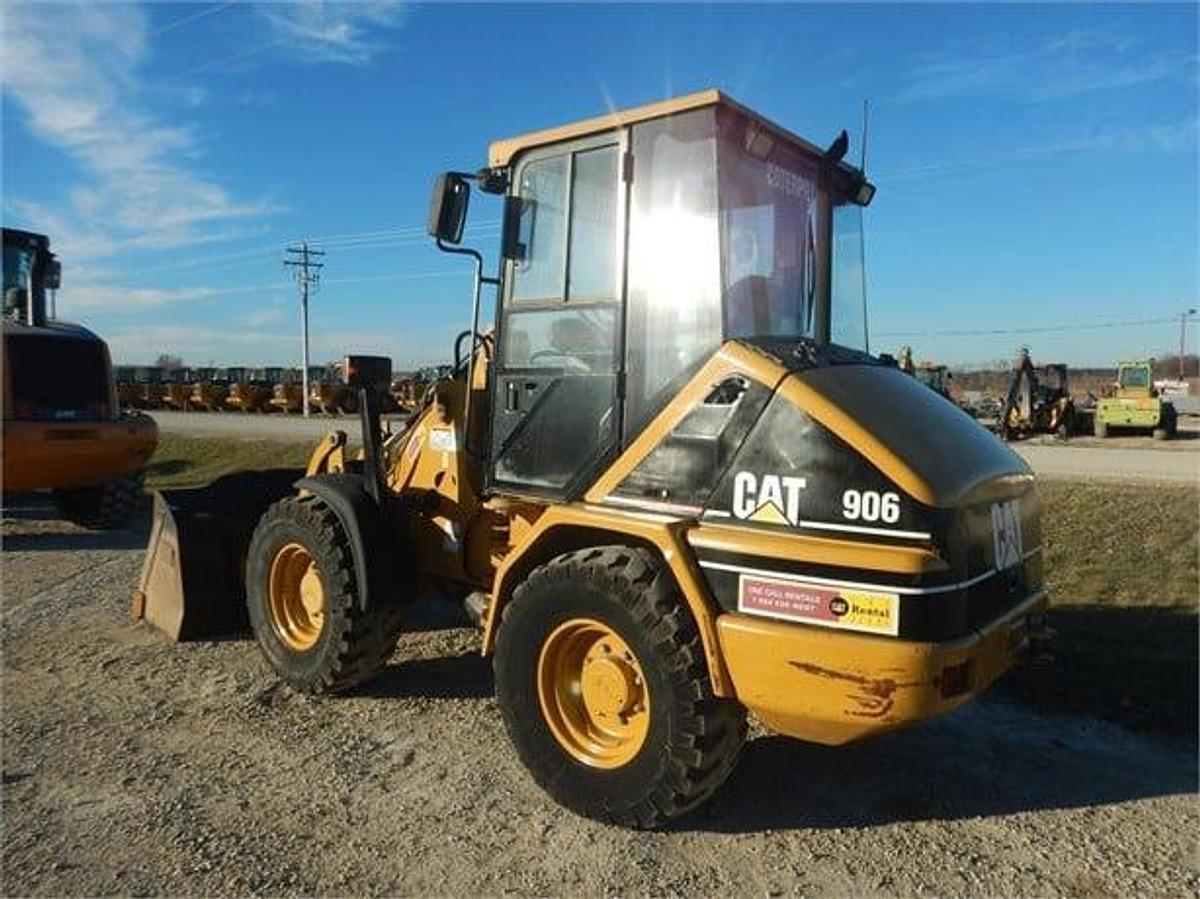 Used 2001 CATERPILLAR 906
