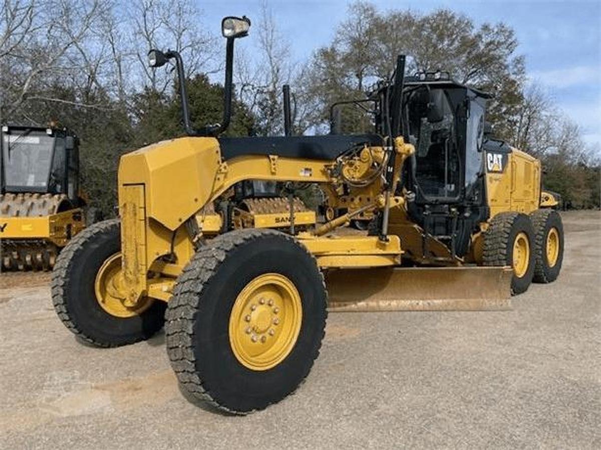 Used 2014 Caterpillar 140M2