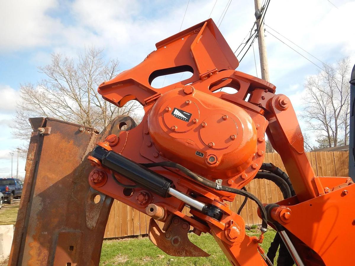 Used 2015 DITCH WITCH RT120 QUAD