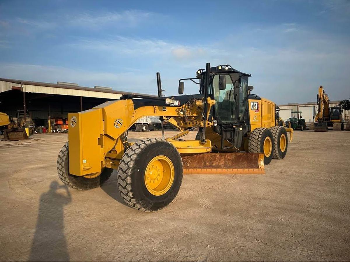 Used 2014 Cat 140M2