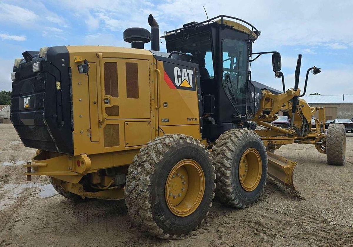Used 2012 Caterpillar 140M2