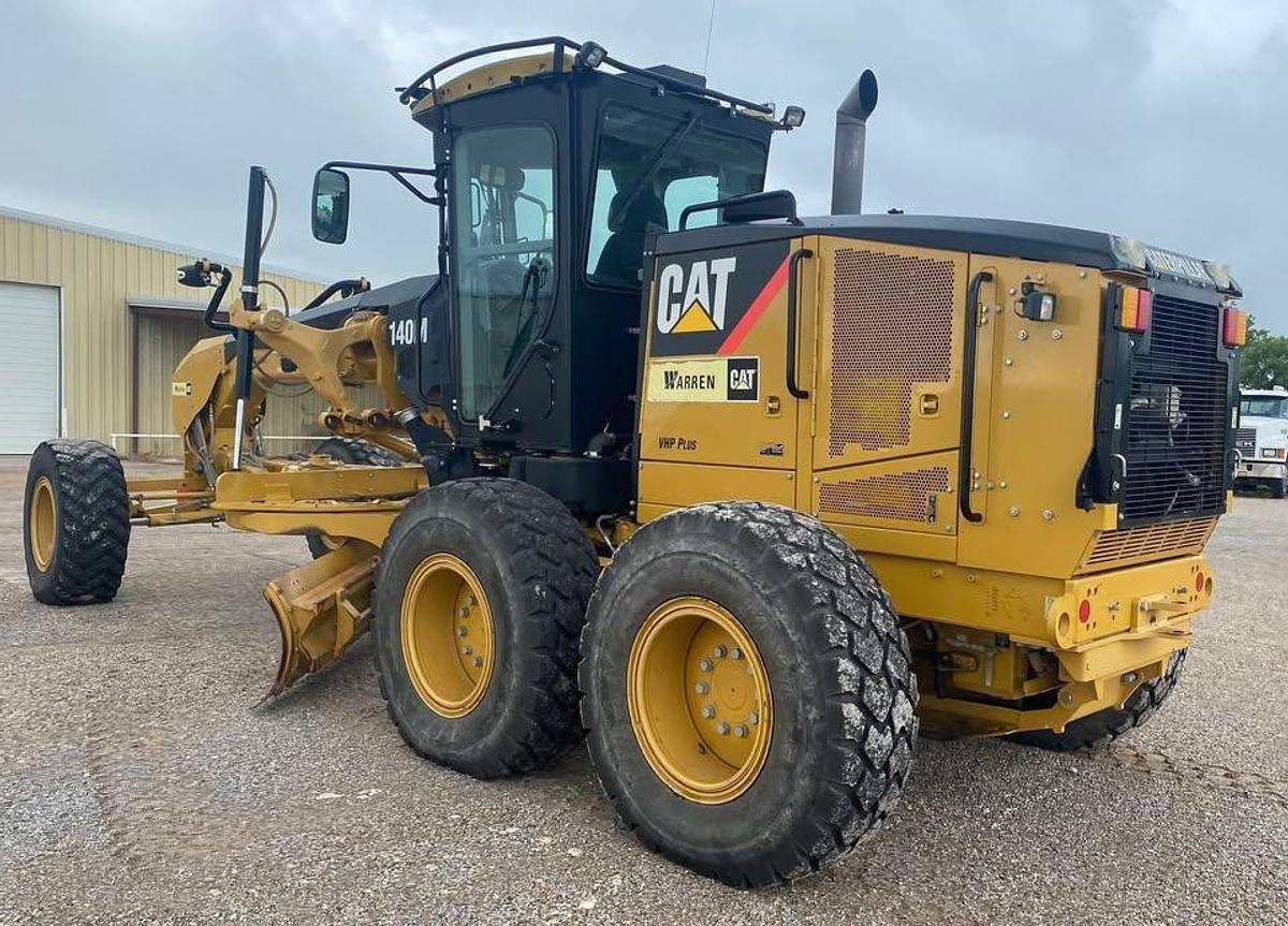 Used 2010 Caterpillar 140M