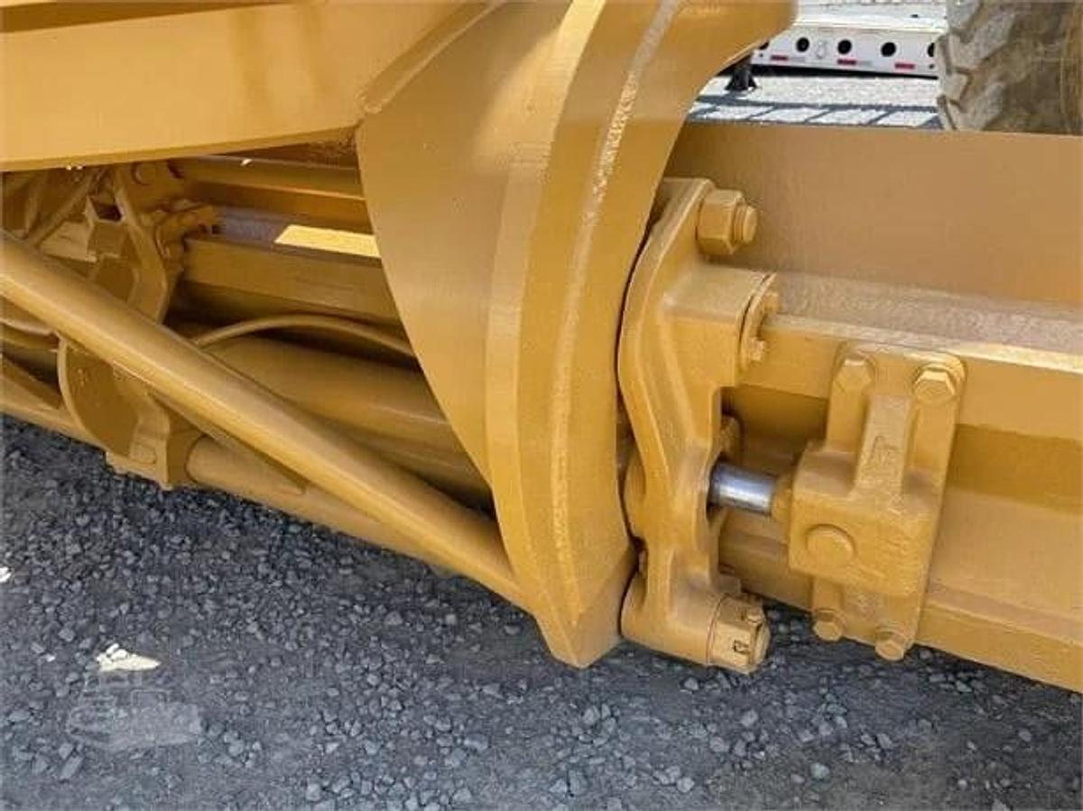 Used 1995 Caterpillar 140H
