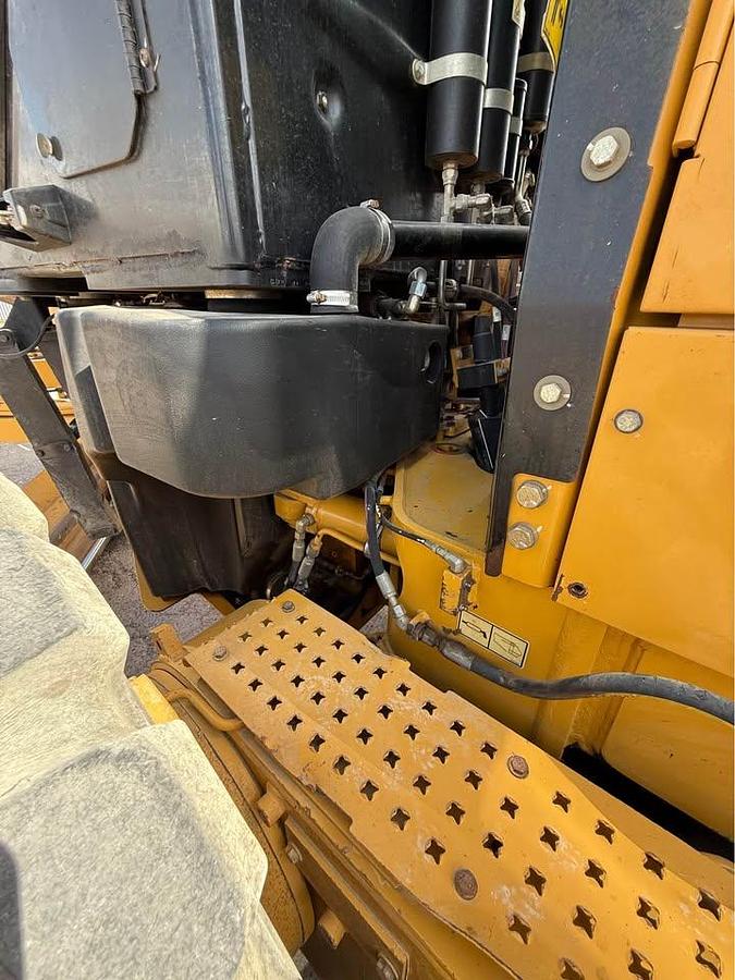 Used 2012 Caterpillar 140M2