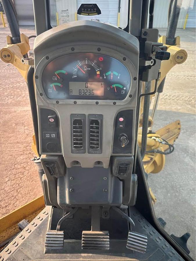 Used 2014 Cat 140M2